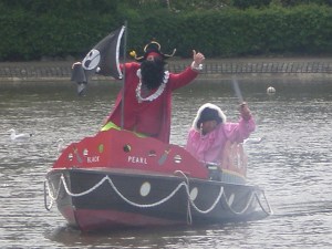 The pirate ship crosses the lake The pirate ship crosses the lake