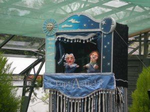 The gardener's puppet booth The gardener's puppet booth